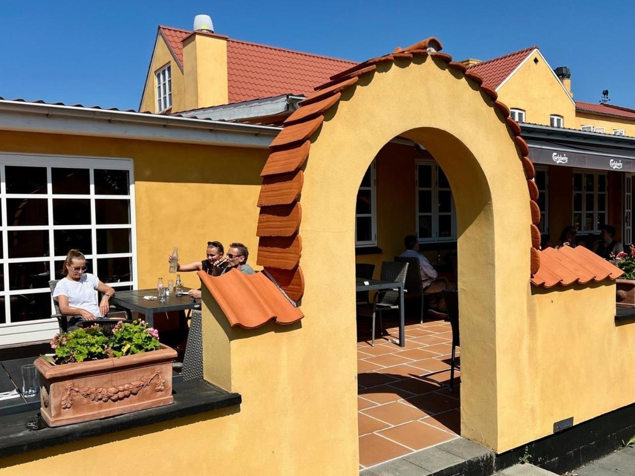 Oro Kro & Hotel Exterior photo